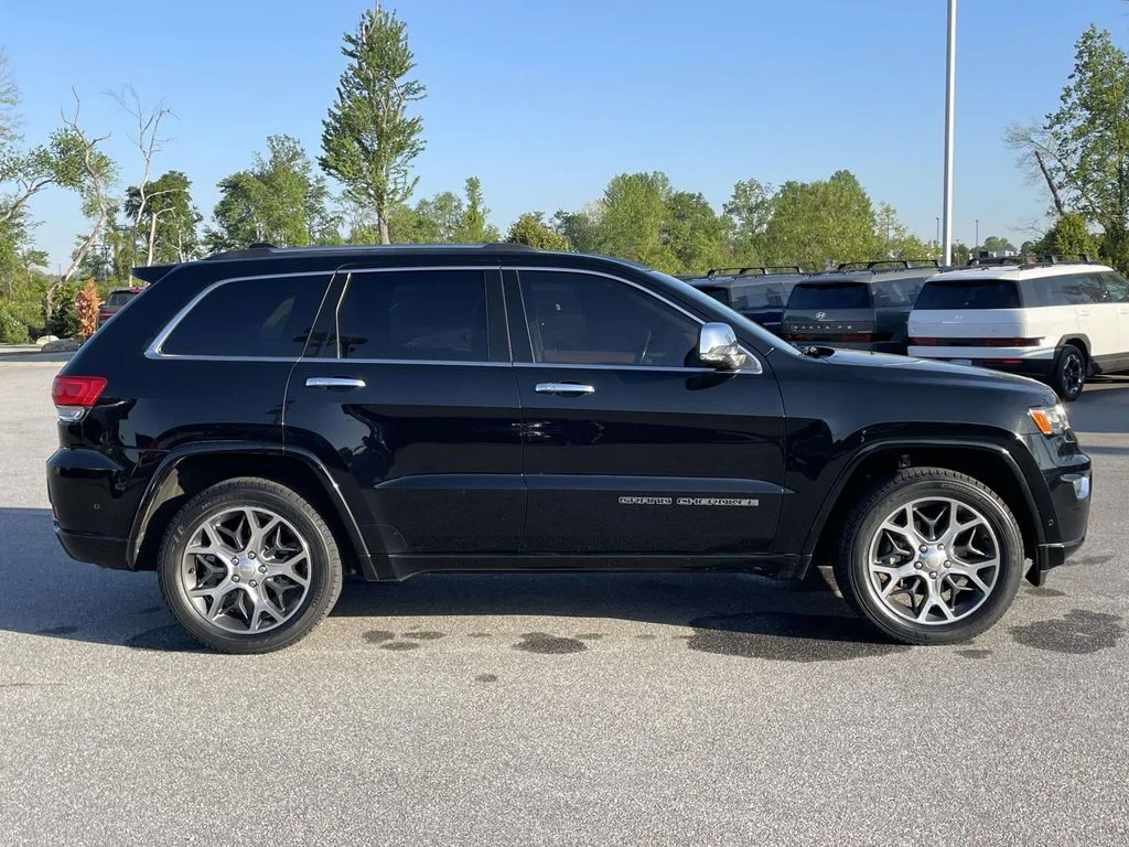 Used 2020 Diamond Black Crystal Pearlcoat Jeep Overland image 30
