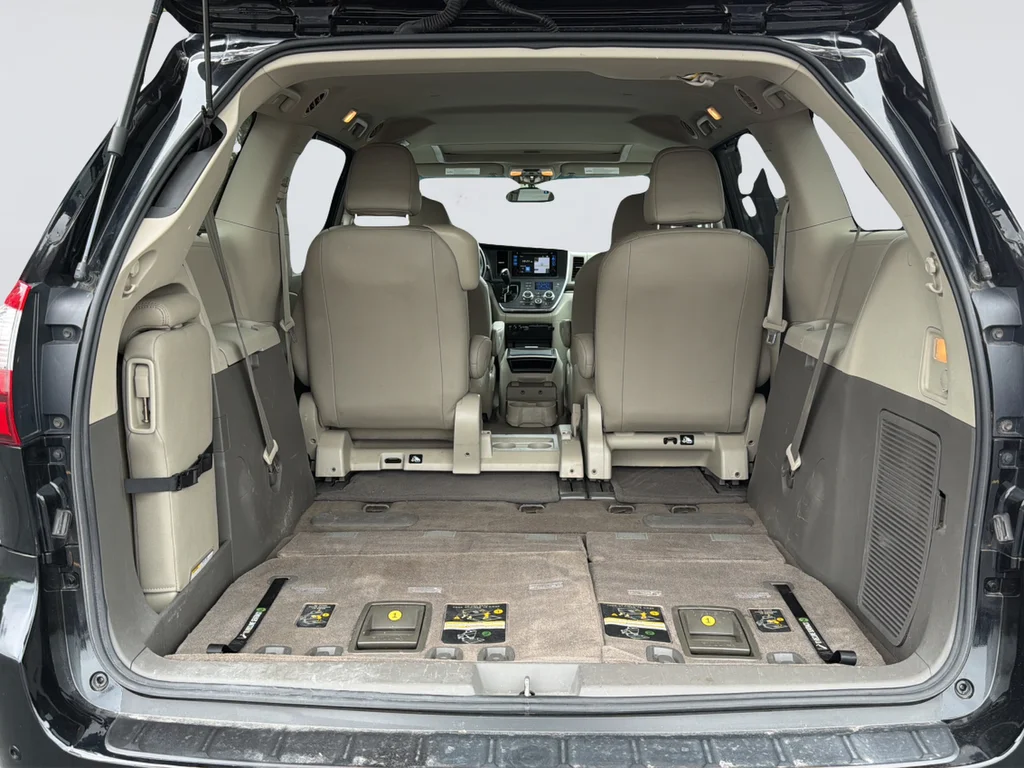Used 2016 Black Toyota XLE image 34