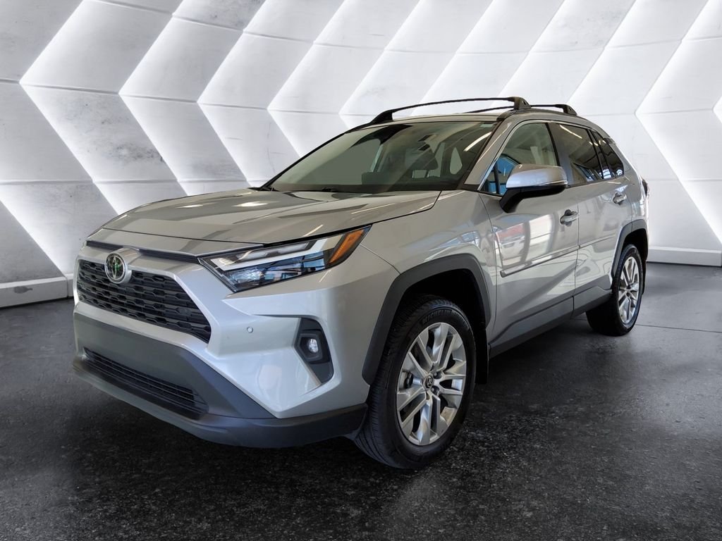 Used 2023 Silver Toyota XLE Premium image 3