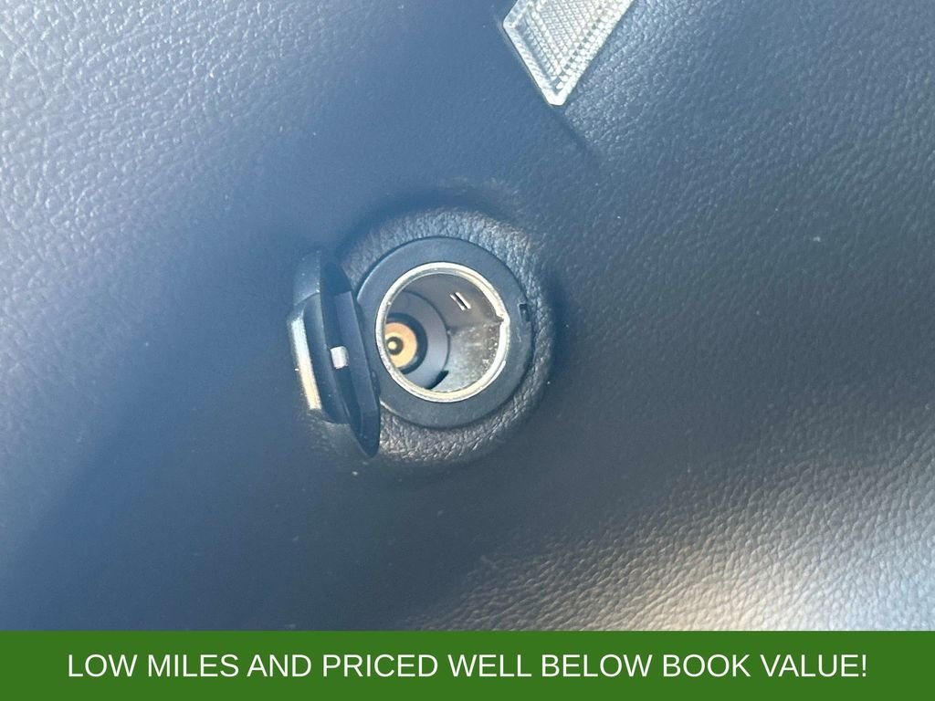 Used 2018 Gray Jeep Latitude image 12