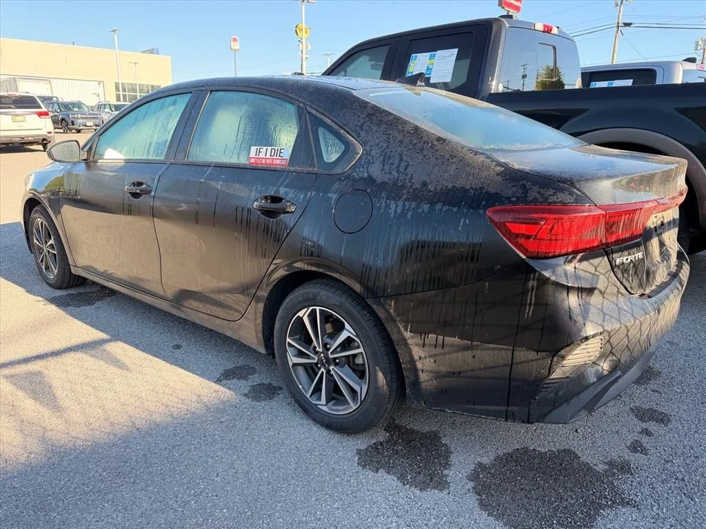 Used 2023 Black Kia LXS image 8