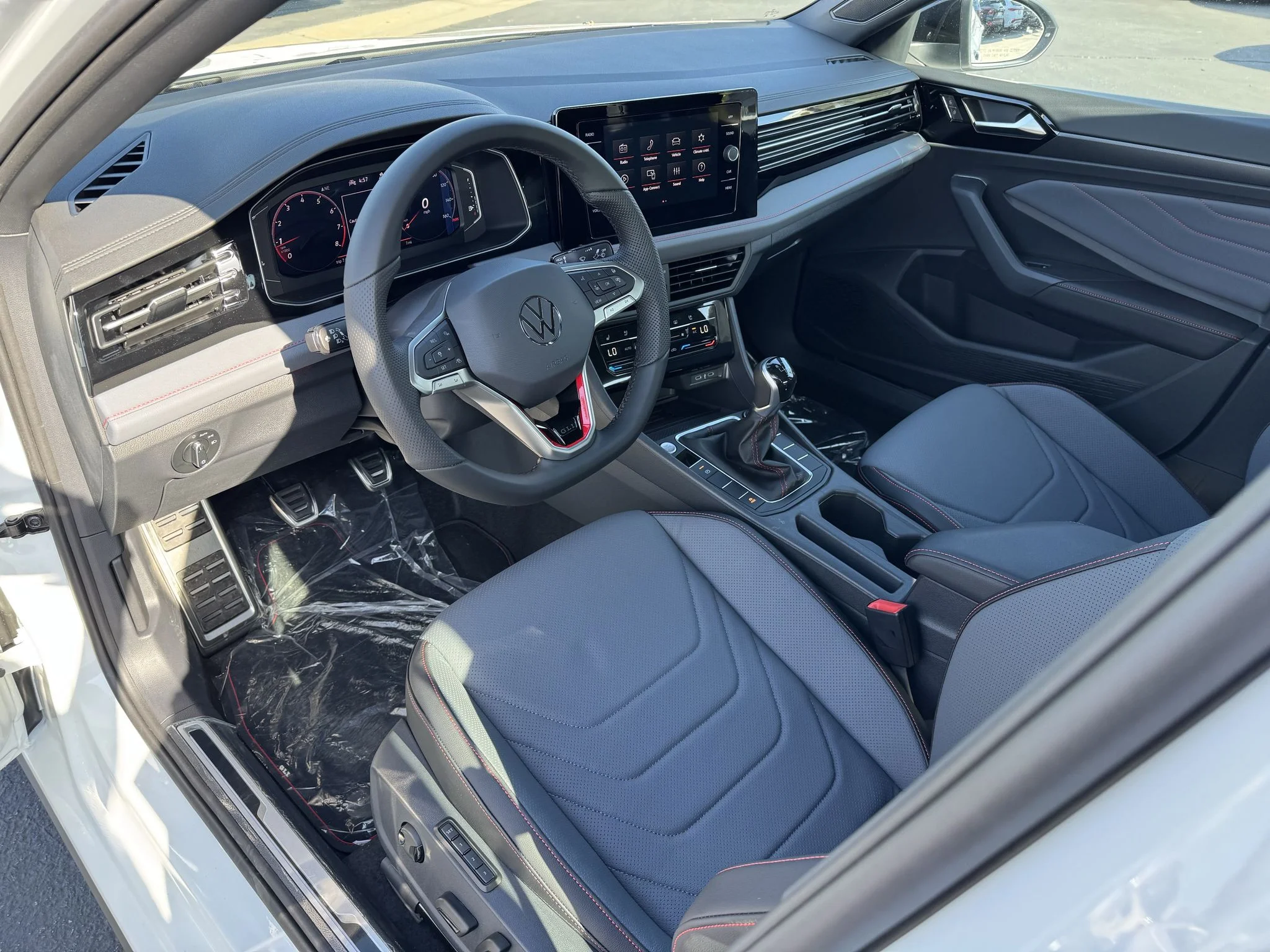 New 2026 Pure White w/Deep Black Roof Volkswagen Autobahn image 15
