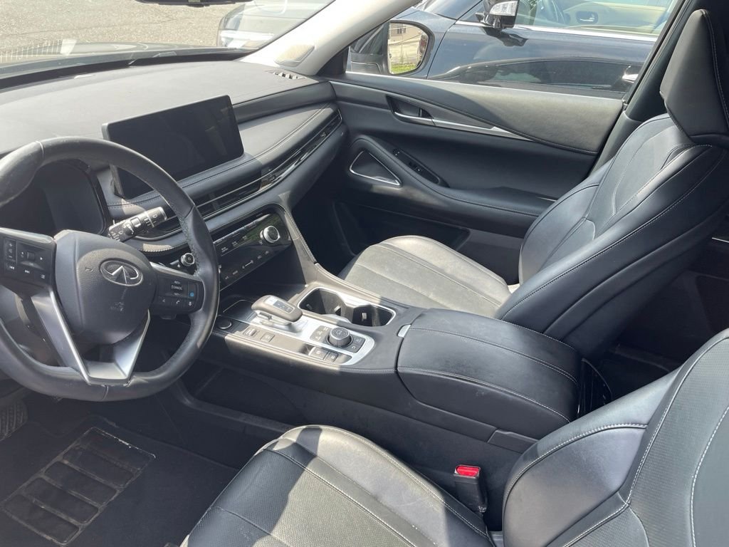 Certified Used 2023 Graphite Shadow INFINITI LUXE image 5