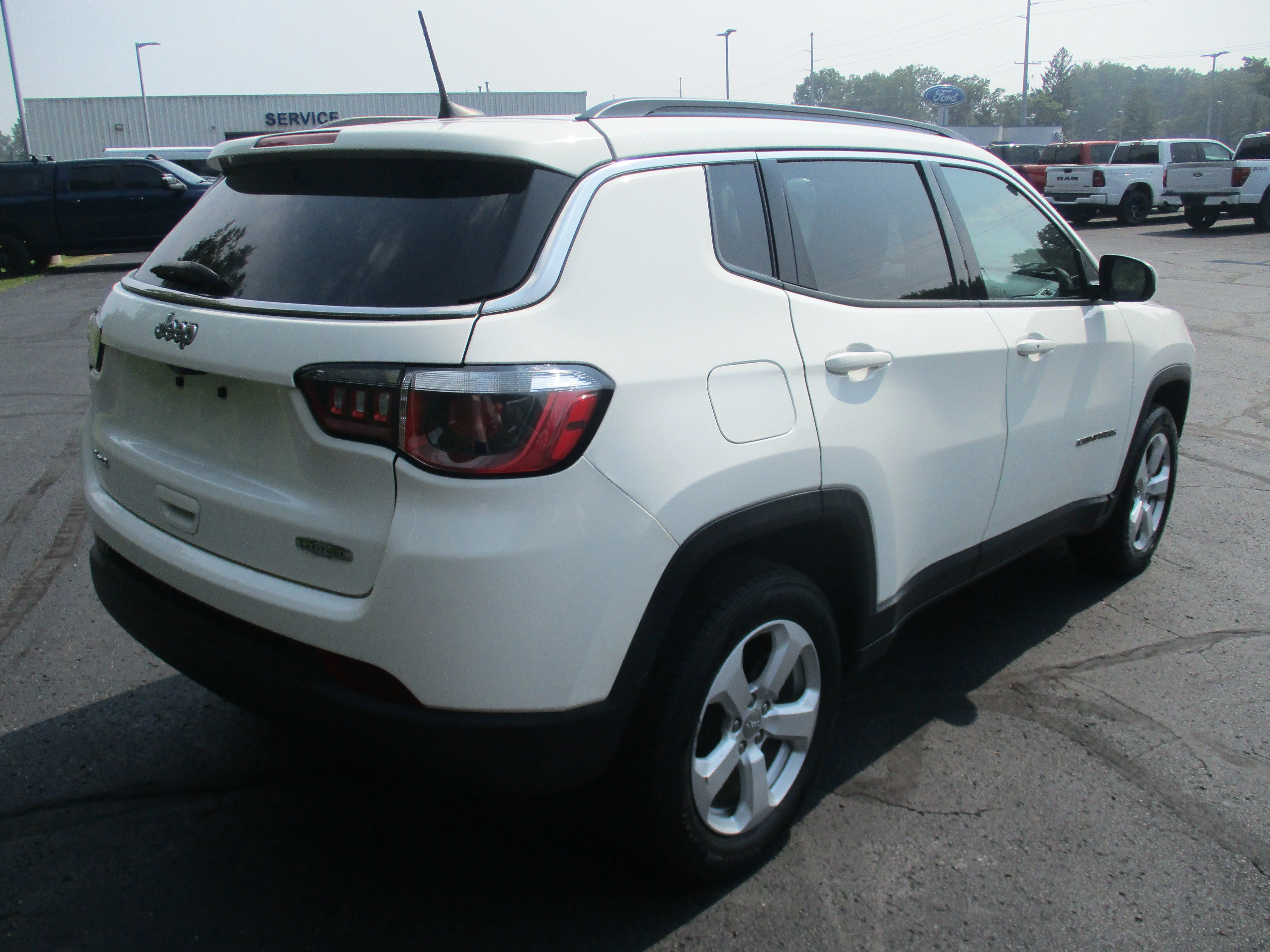 Used 2020 White Clearcoat Jeep Latitude image 51