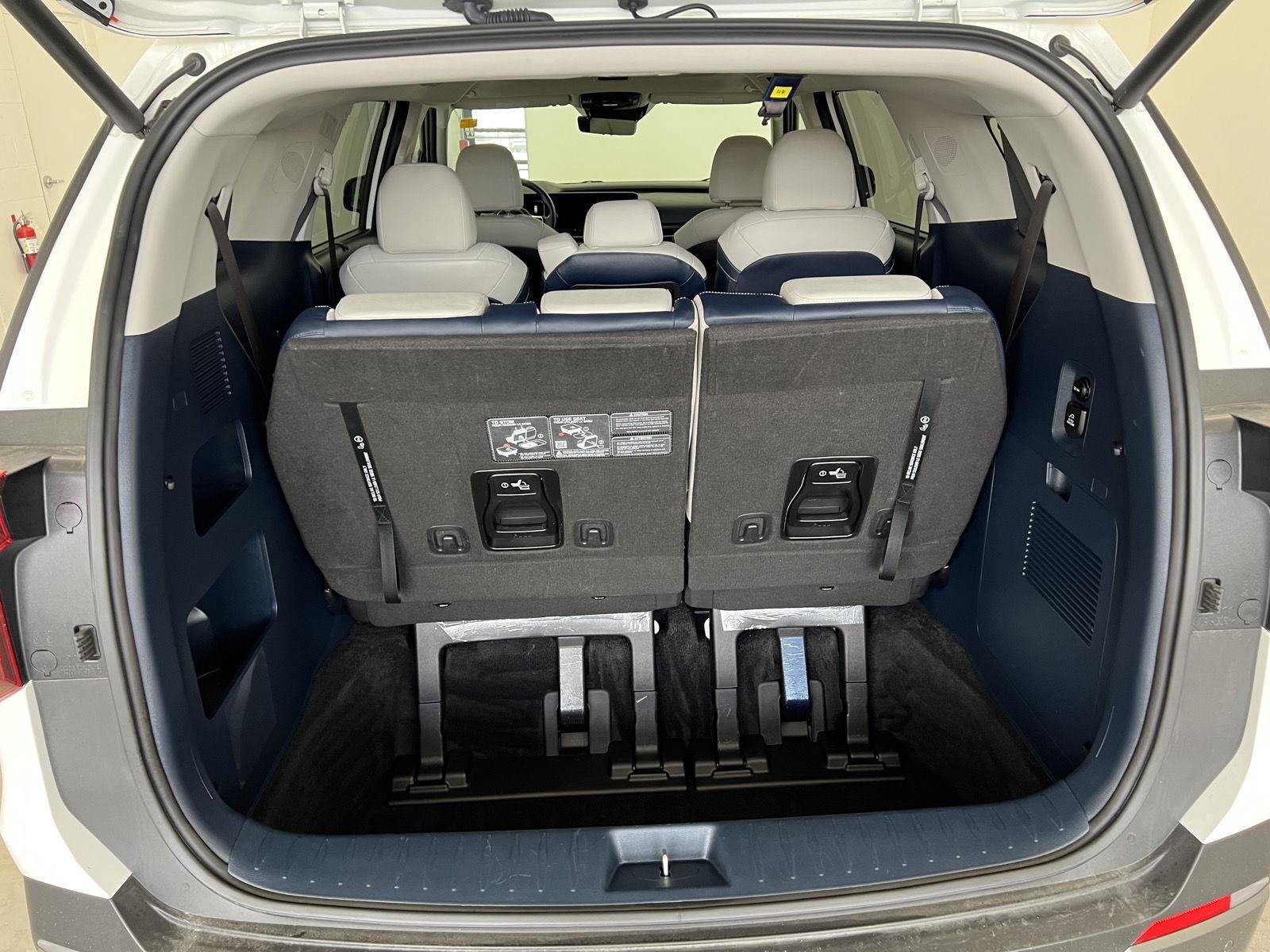 Used 2026 Snow White Pearl Kia SX Prestige image 11