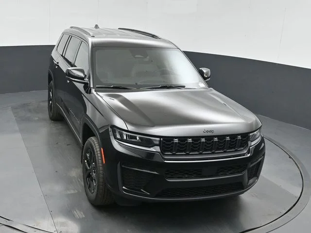 New 2026 Diamond Black Crystal Pearl-Coat Exterior Paint Jeep Altitude image 41