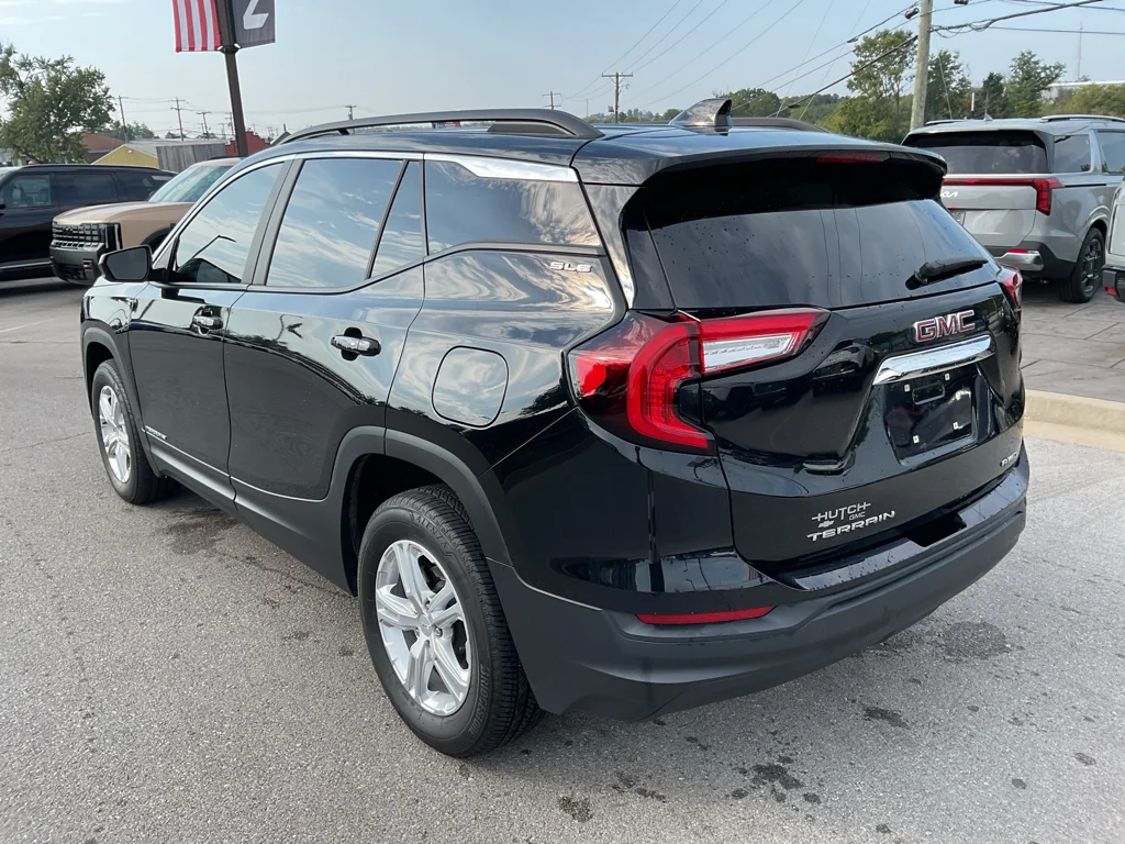 Used 2024 Ebony Twilight Metallic GMC SLE image 8