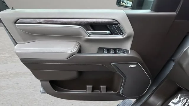 Used 2025 Sterling Gray Metallic Chevrolet LTZ image 18