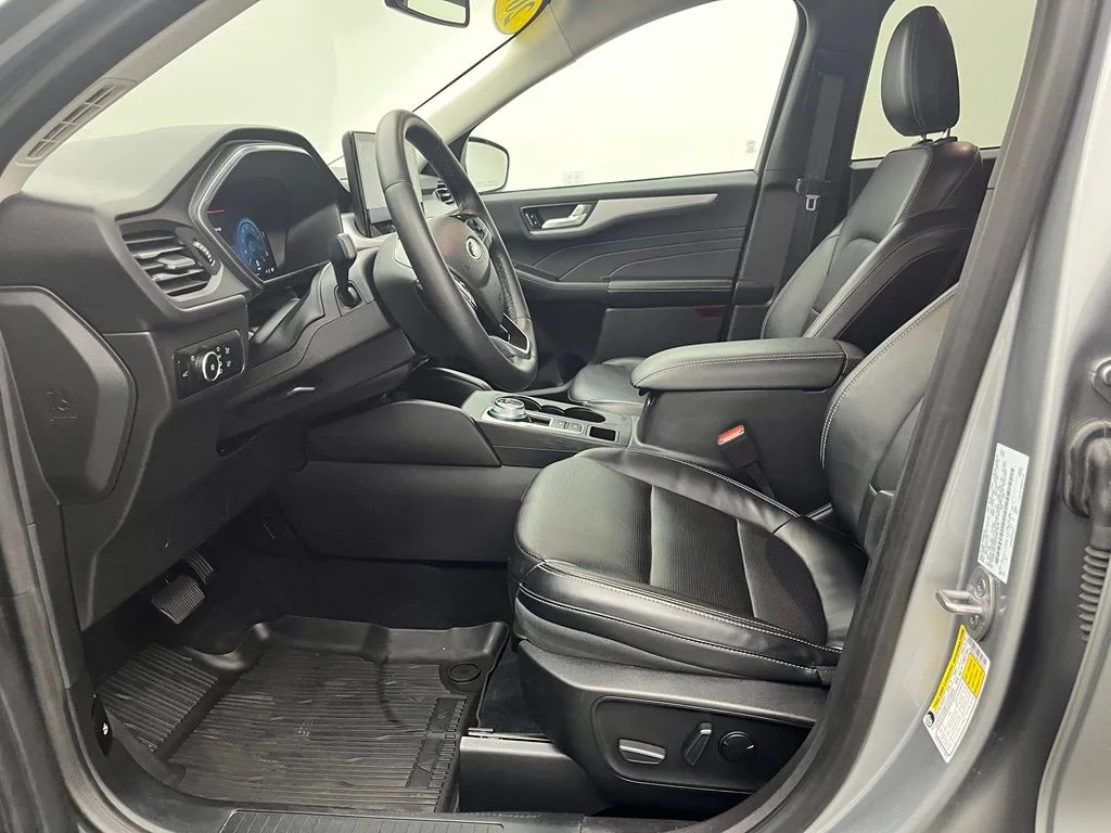 Used 2023 Silver Ford Platinum image 19