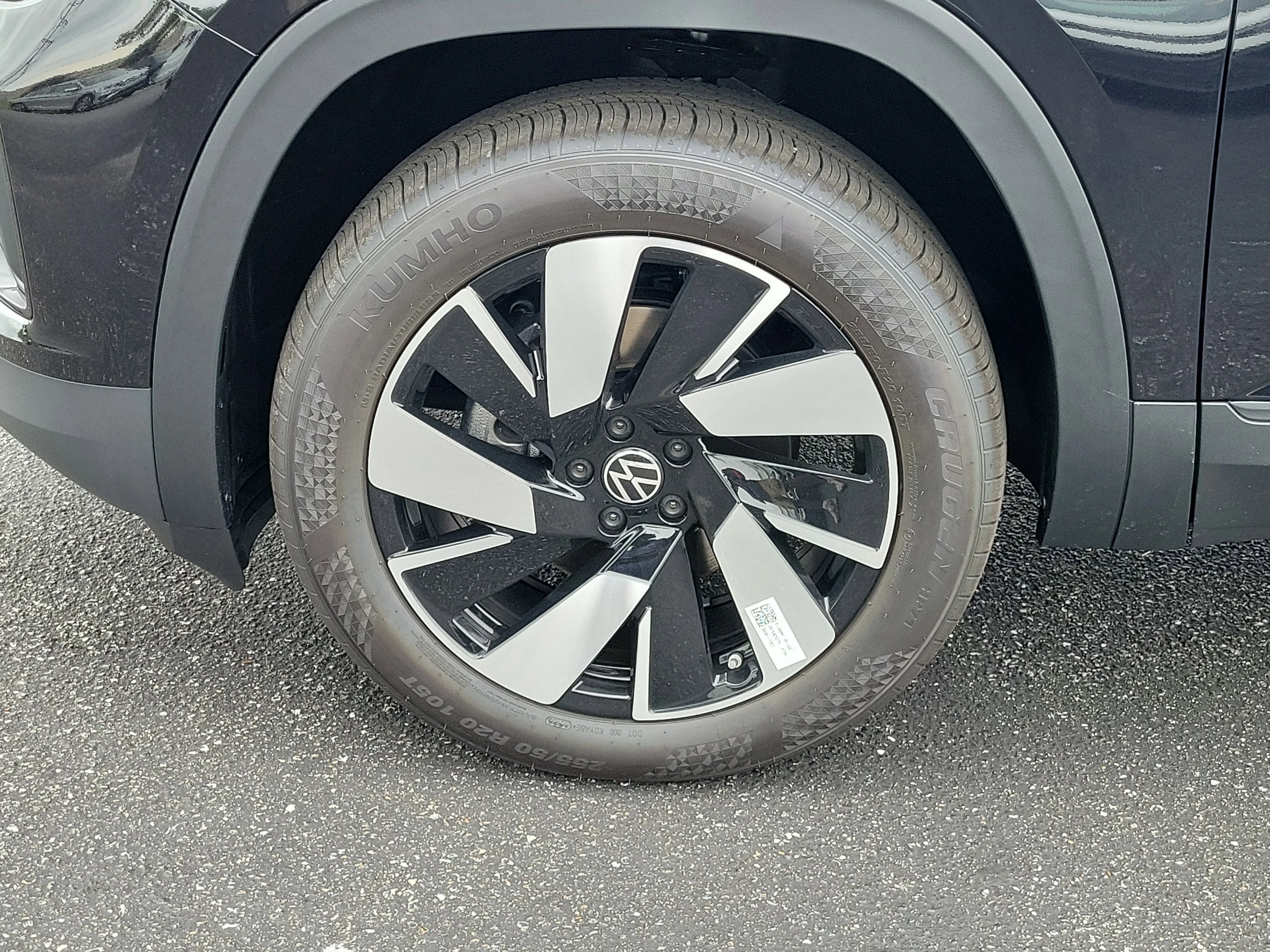 New 2026 Black Volkswagen 2.0T SE w/Technology image 30