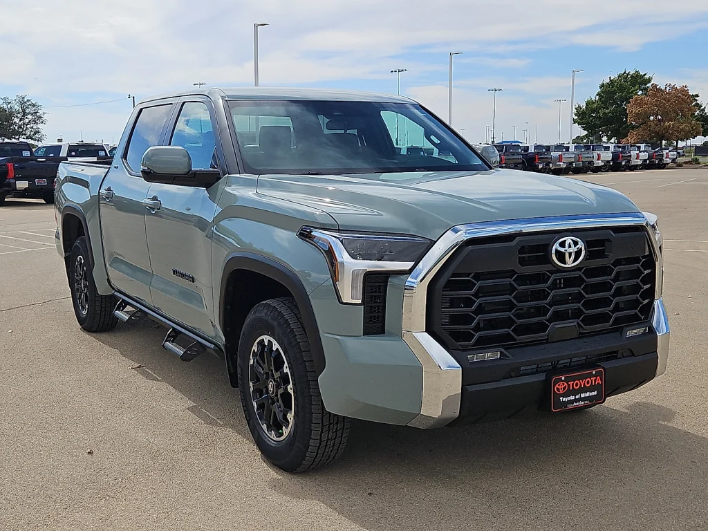 New 2026 Lunar Rock Toyota SR5 image 4