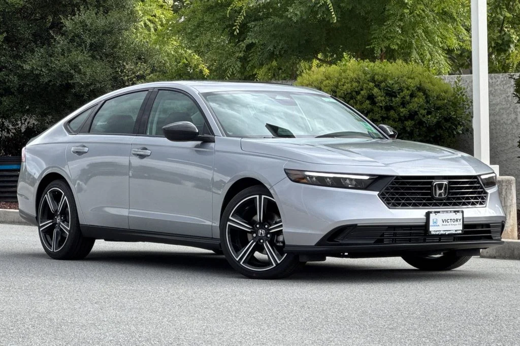 New 2026 Solar Silver Metallic Honda SE image 2