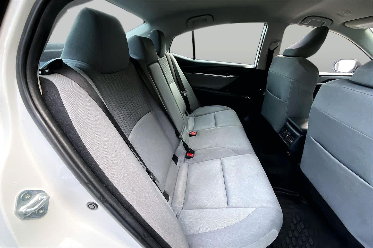 Used 2025 Ice Cap Toyota LE image 18
