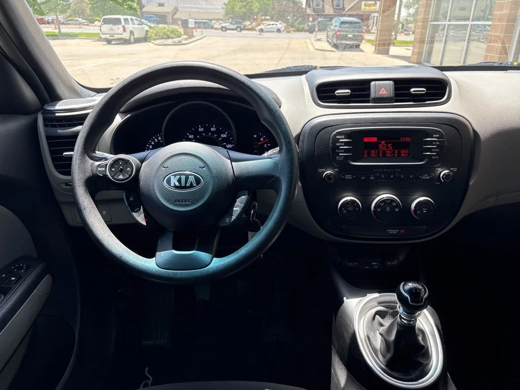 Used 2015 White Kia Base image 8
