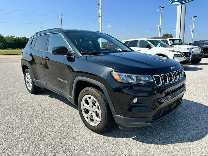 Used 2024 Diamond Black Crystal Pearlcoat Jeep Latitude 4x4 image 8