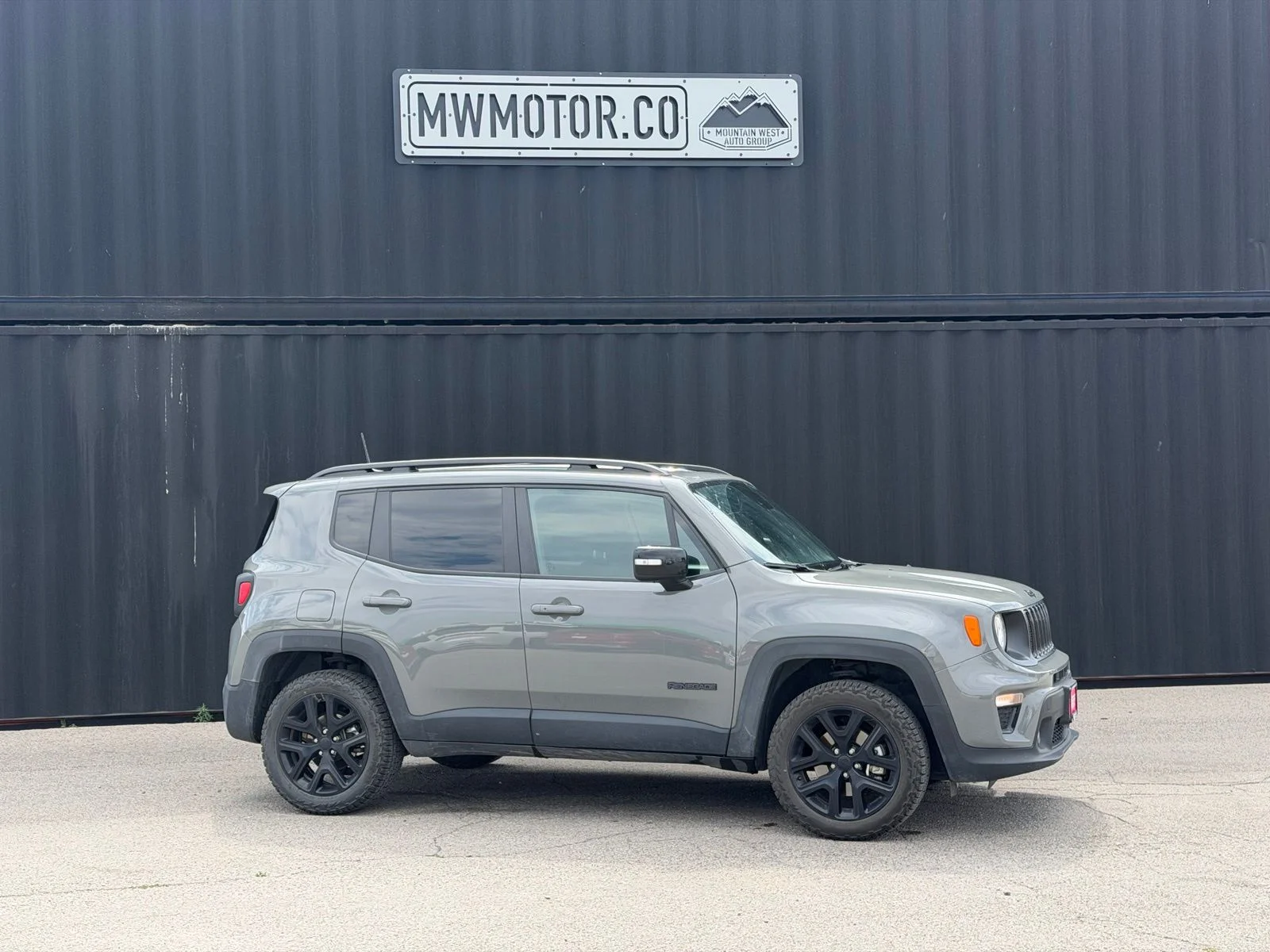 Used 2022 Gray Jeep Altitude image 1