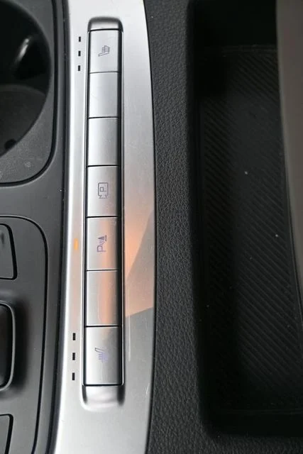 Certified Used 2025 Metal Kia LXS image 14