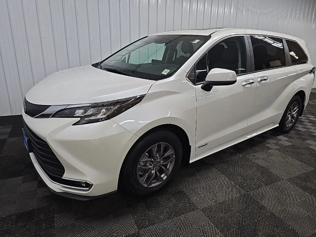 Used 2021 White Toyota XLE image 8