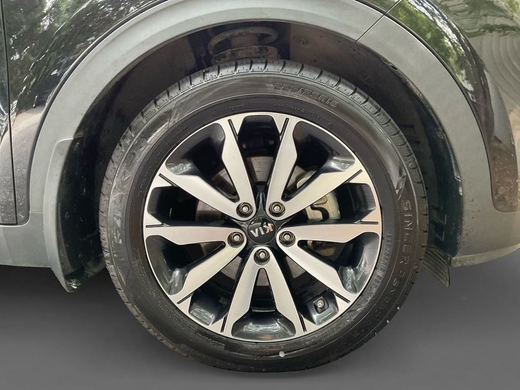 Used 2018 Red Kia EX image 15