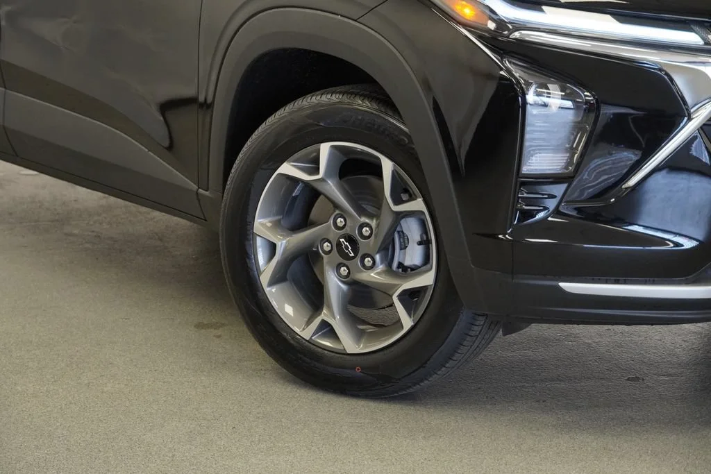 New 2026 Mosaic Black Metallic Chevrolet LT image 9