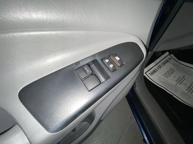 Used 2013 Blue Toyota Base image 13