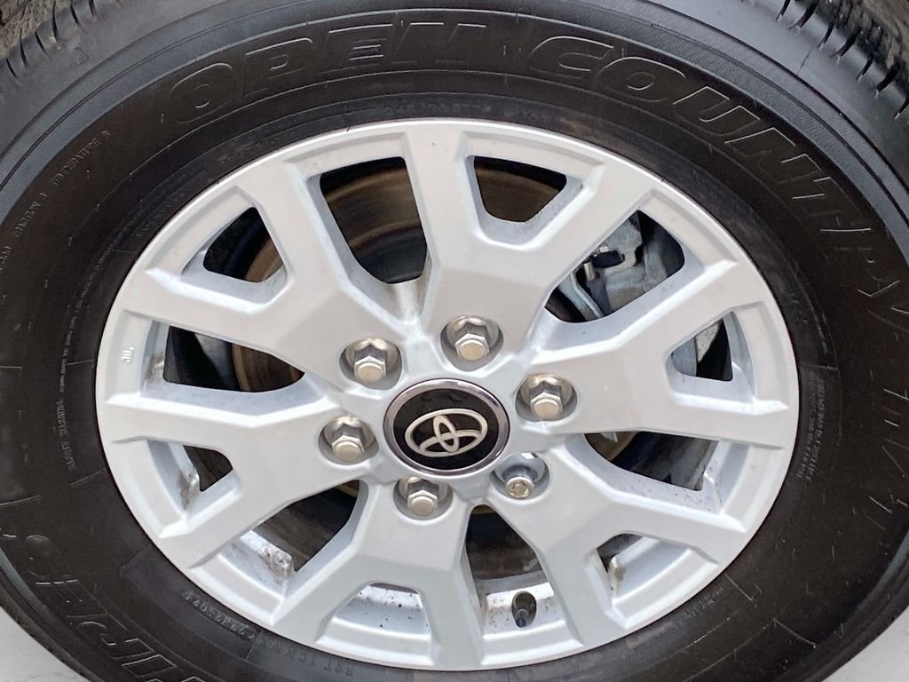 Used 2025 White Toyota SR5 image 30