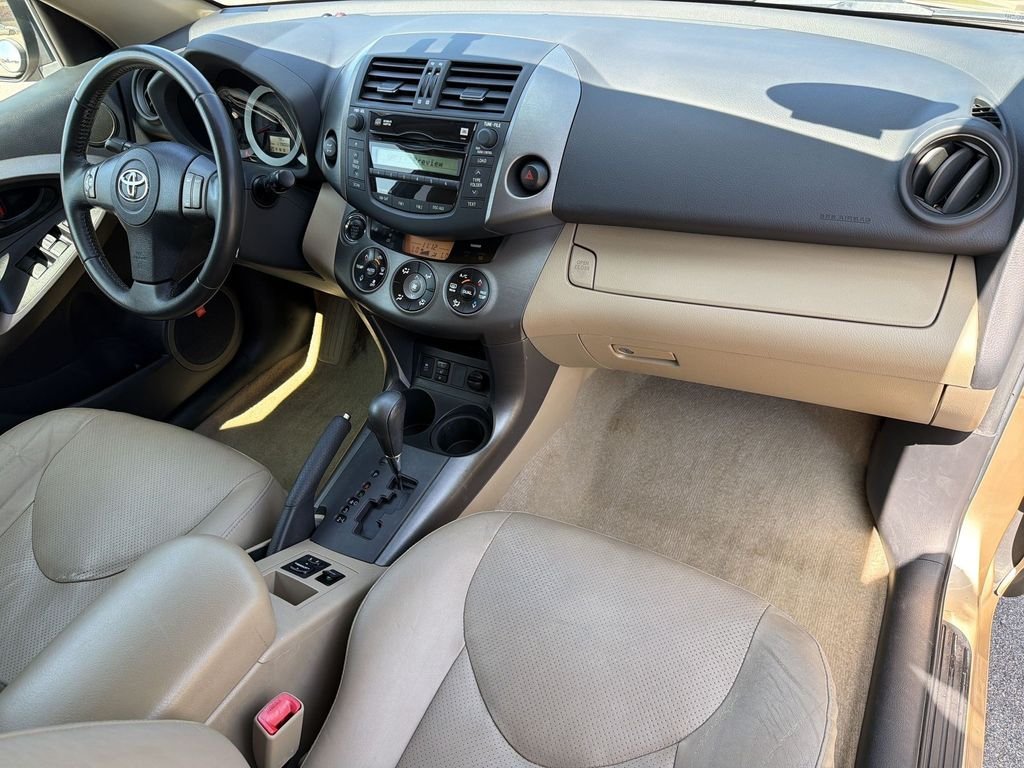 Used 2011  Toyota Limited image 30