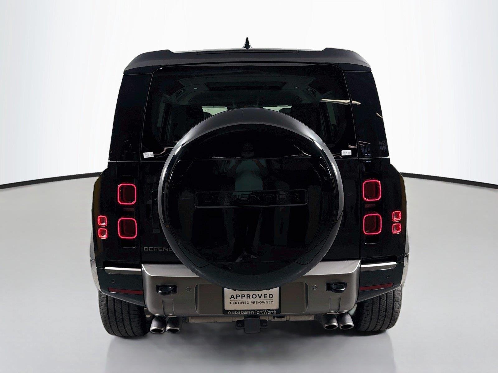 Certified Used 2025 Santorini Black Land Rover X-Dynamic SE P500 V8 image 6
