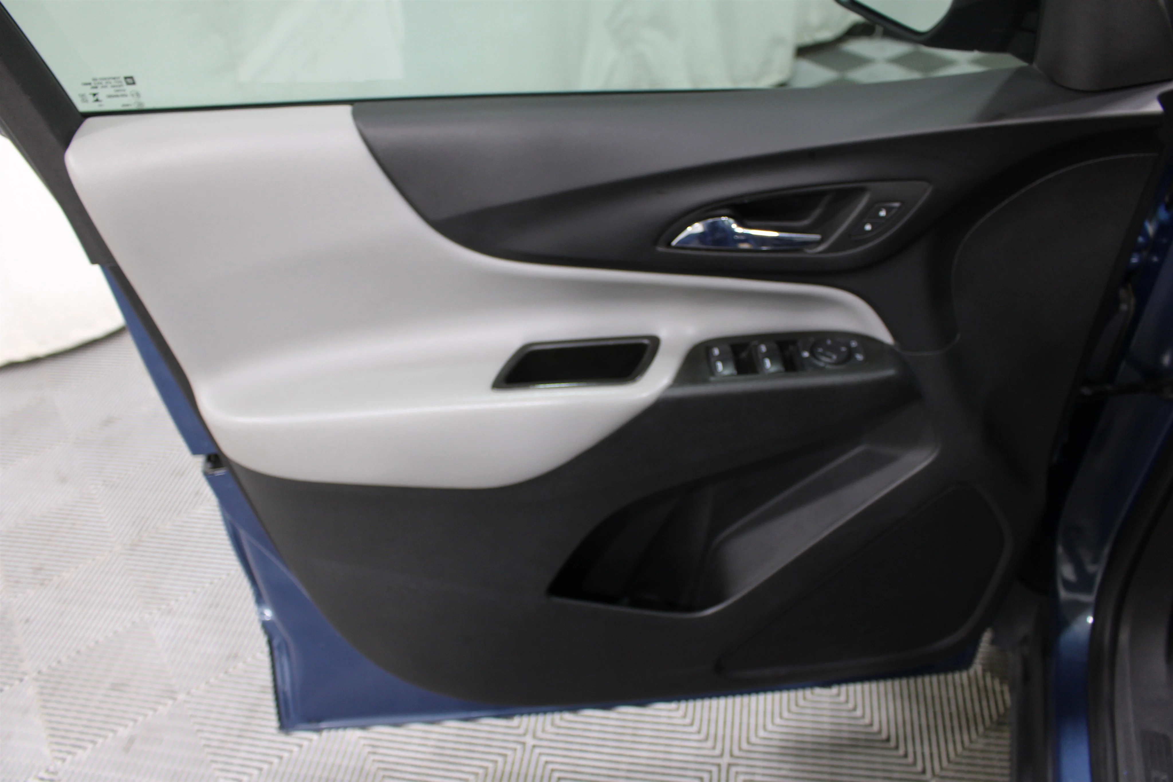 2024 Chevrolet Equinox LS - Photo 6