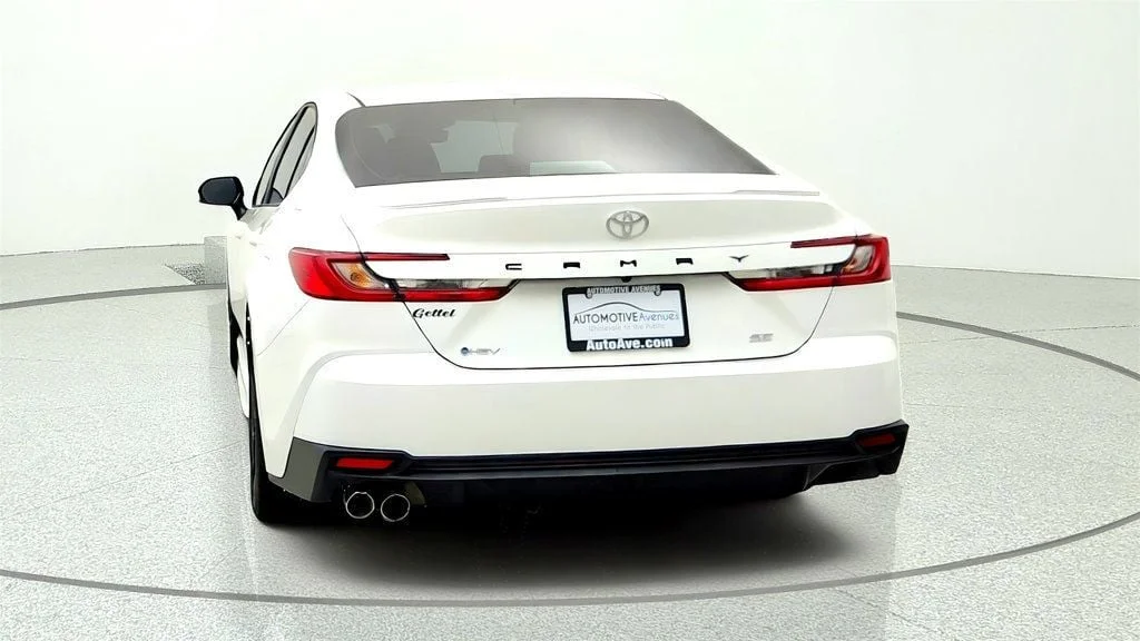 Used 2025 Ice Cap Toyota SE w/ Convenience Pkg image 6