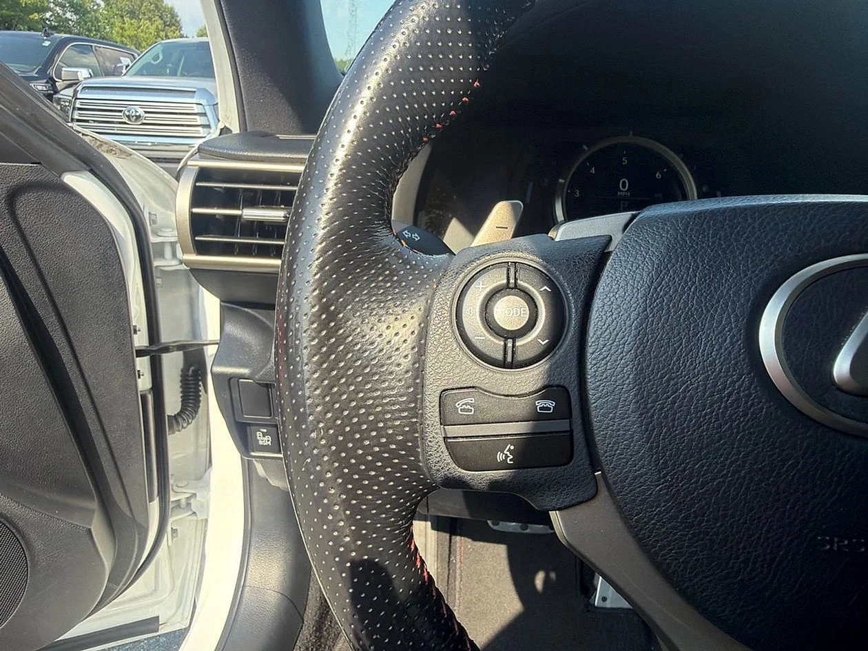 Used 2016  Lexus 350 image 17