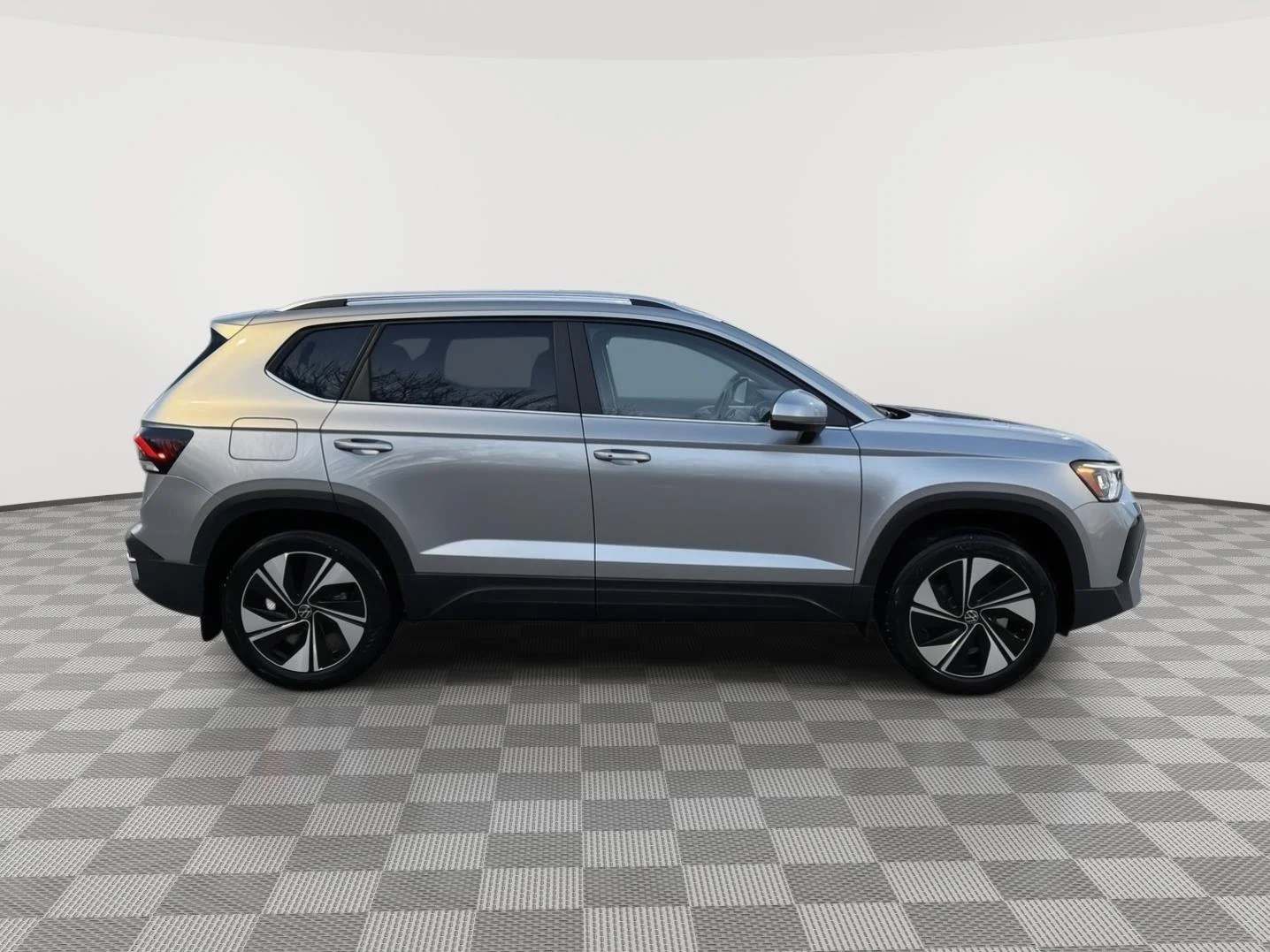 New 2026 Pyrite Silver Metallic Volkswagen SE image 2