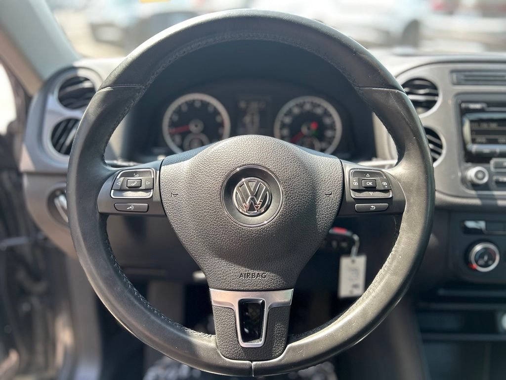 Used 2014 Night Blue Metallic Volkswagen S image 20