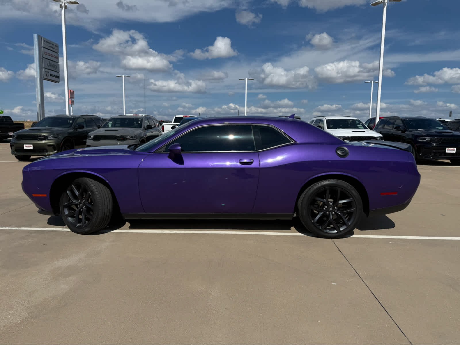 Used 2023 Plum Crazy Pearlcoat Dodge SXT image 9