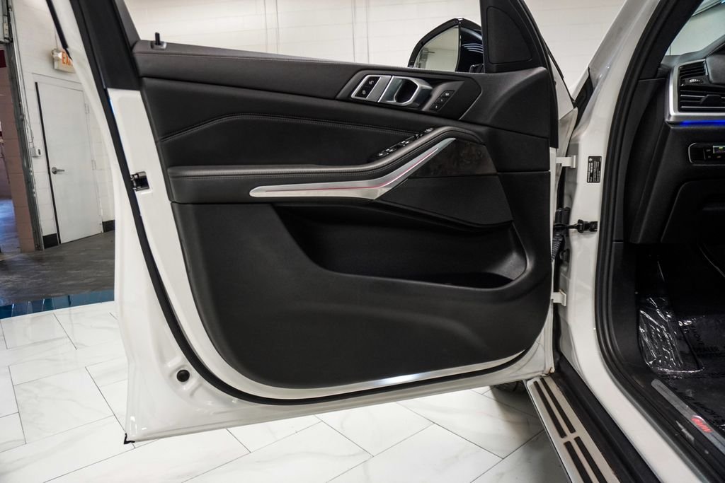 Used 2023 White BMW sDrive40i image 21