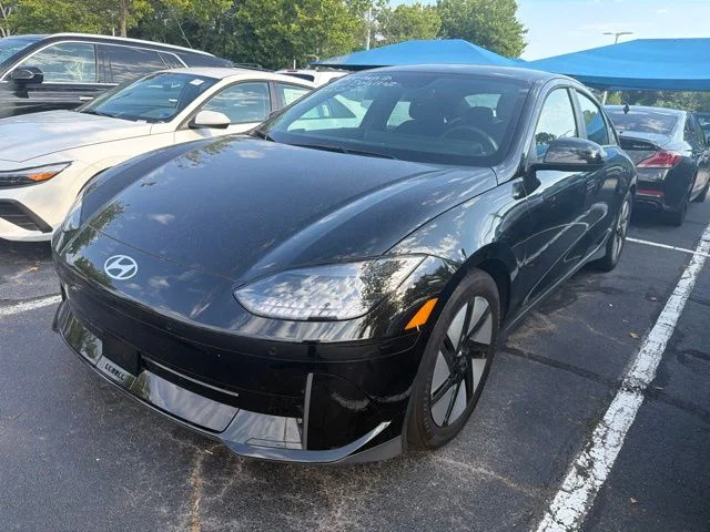 Used 2024 Onyx Black Hyundai SE image 5