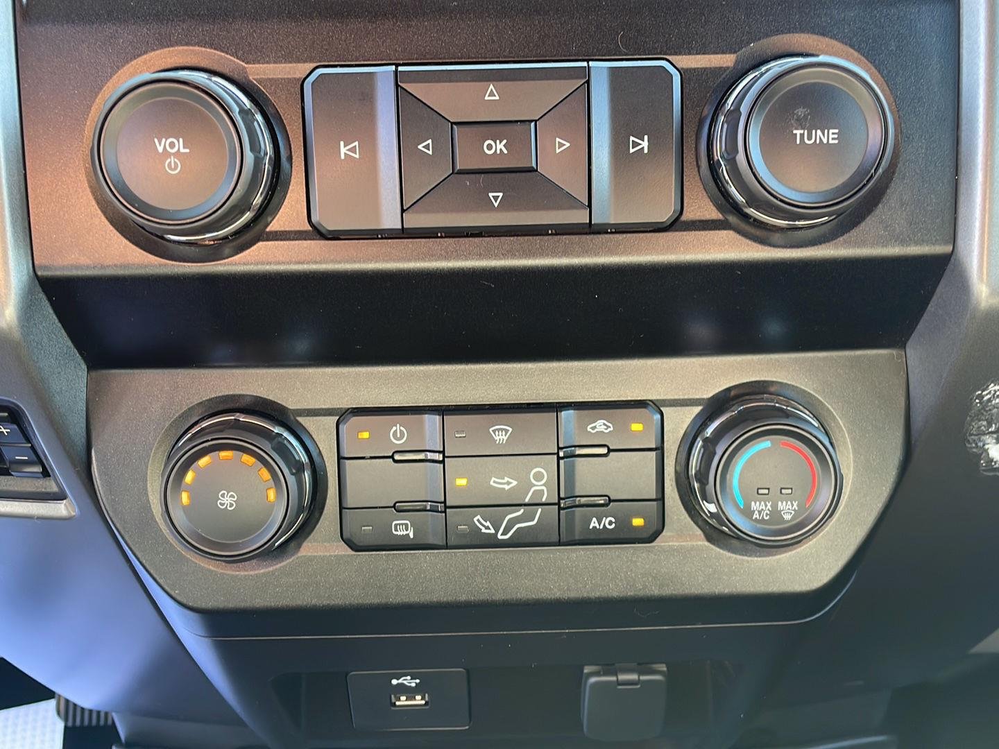 Used 2019 Agate Black Metallic Ford XLT image 20