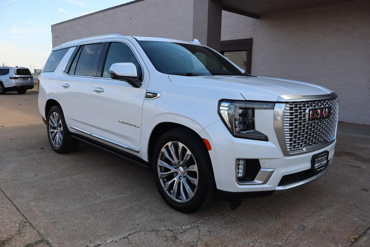 Used 2021 White Frost Tricoat GMC Denali image 8