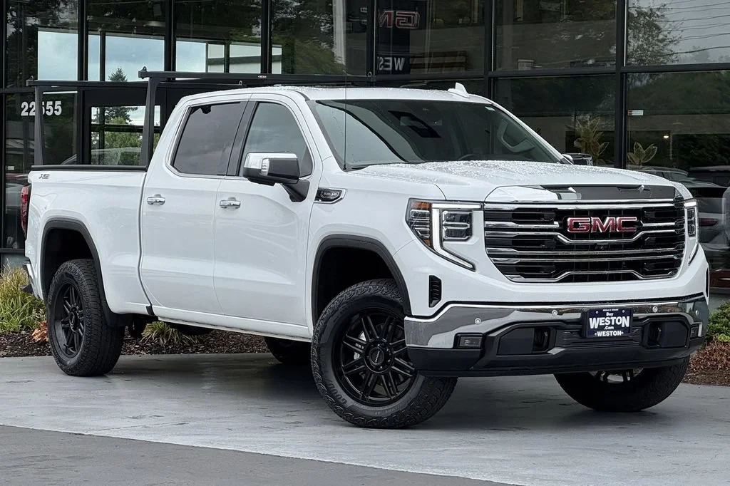 2023 GMC Sierra 4WD Crew Cab Short Box SLT's photo