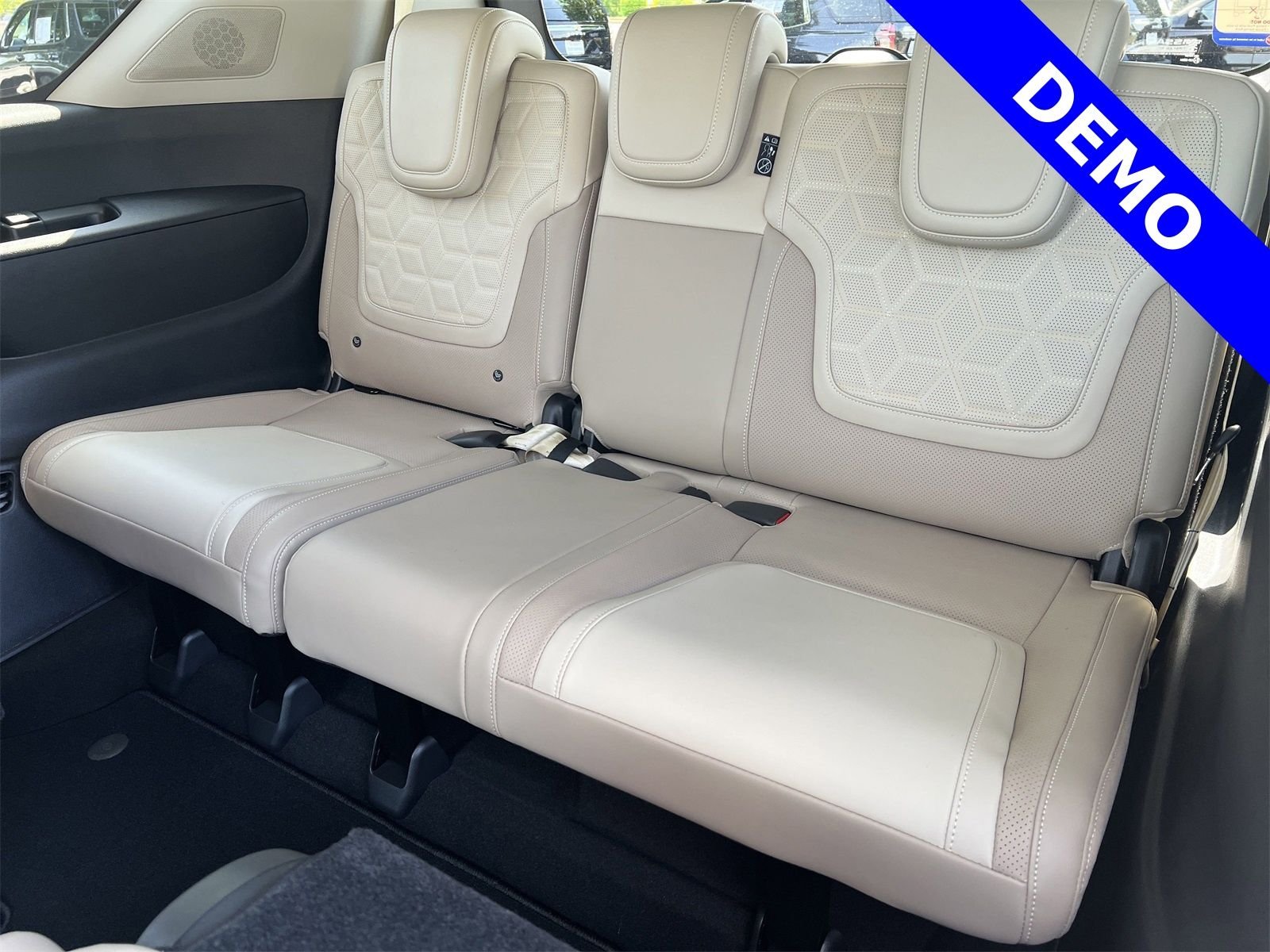 2025 Nissan Armada Platinum Reserve - Photo 28