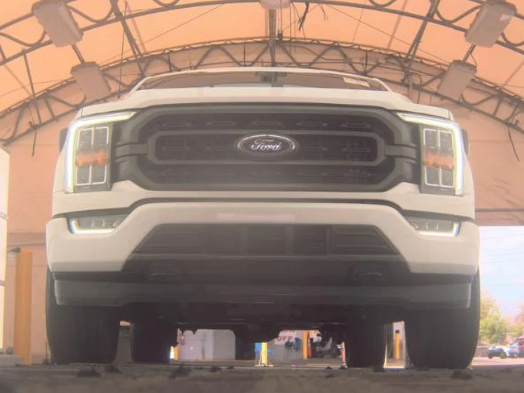 Used 2023 White Ford XLT image 3