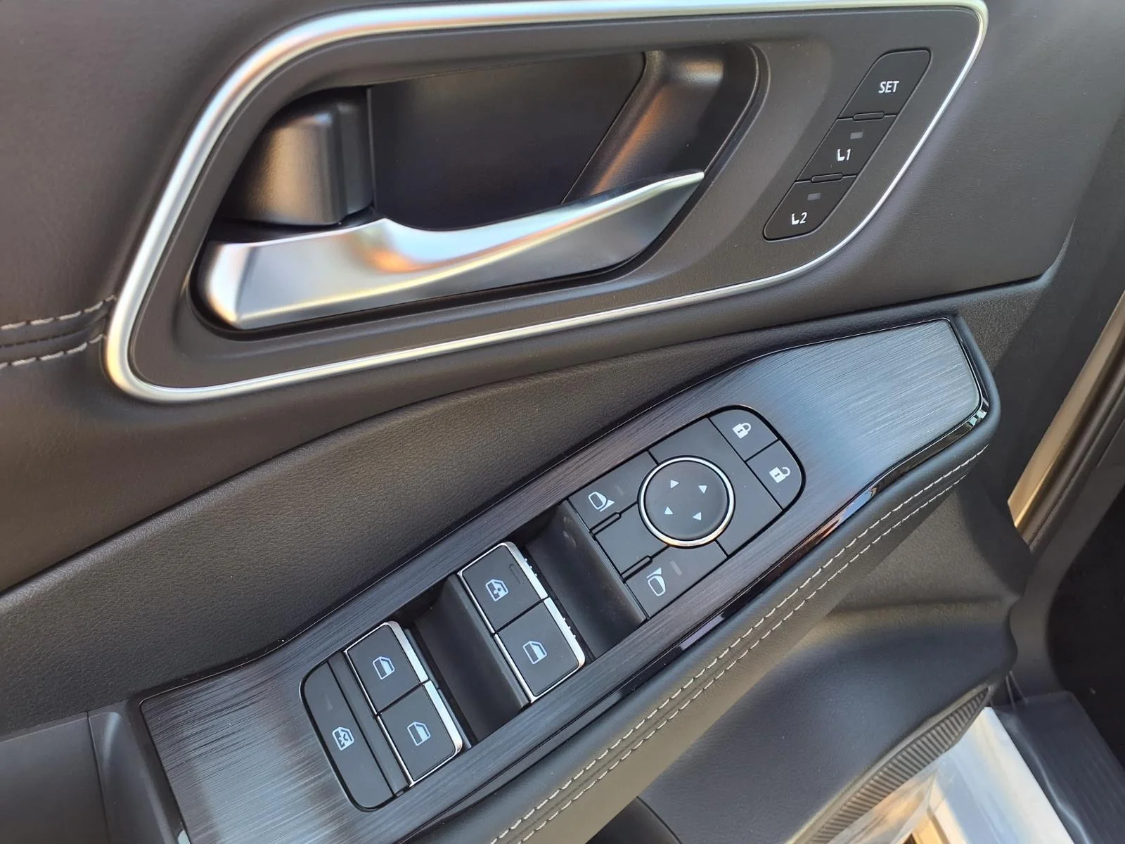 2026 Nissan Rogue Platinum Silver at Robbins Nissan