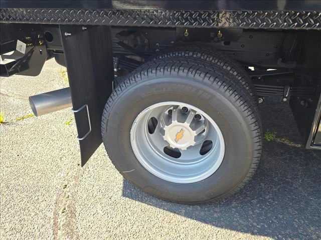 New 2026 Summit White Chevrolet Work Truck image 32