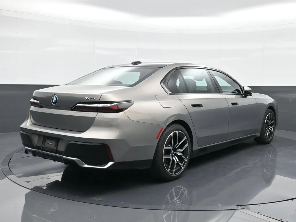 Certified Used 2023 Oxide Grey Met BMW 740i image 5