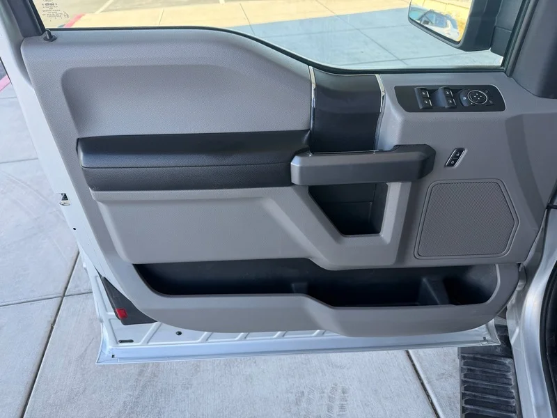 Used 2015 Ingot Silver Meta Ford XLT image 16