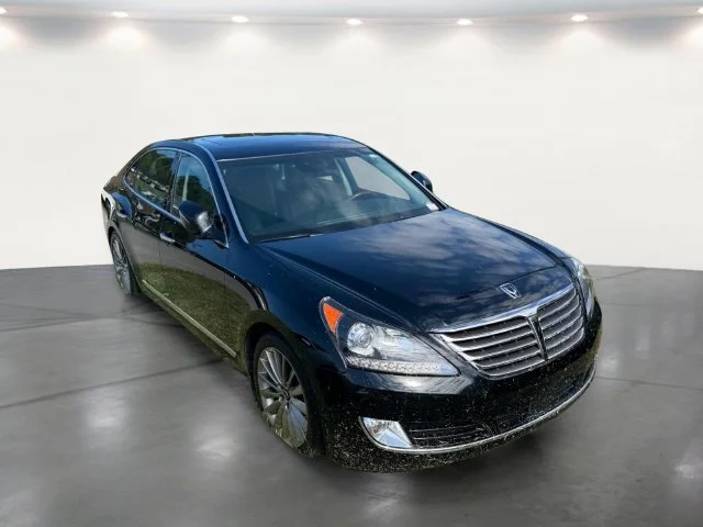 Used 2015 Black Hyundai Signature image 8