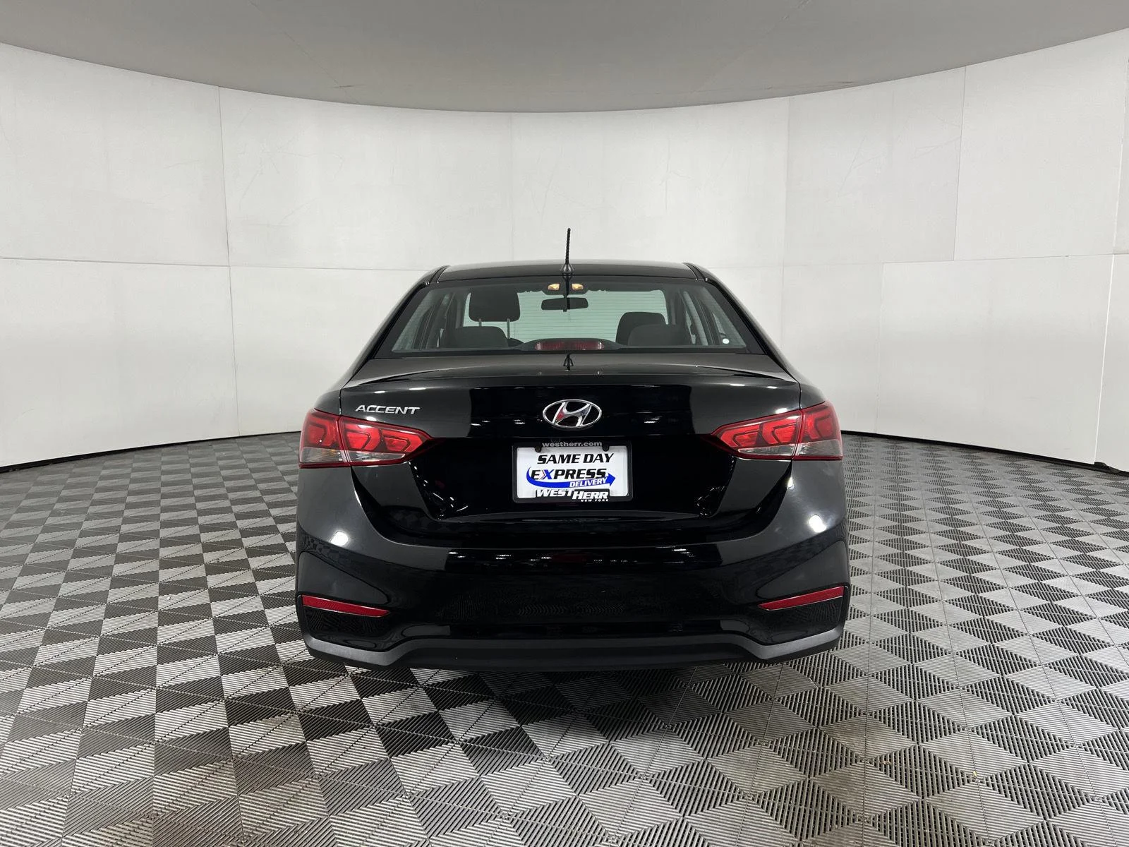 Used 2022 Absolute Black Hyundai SE image 8