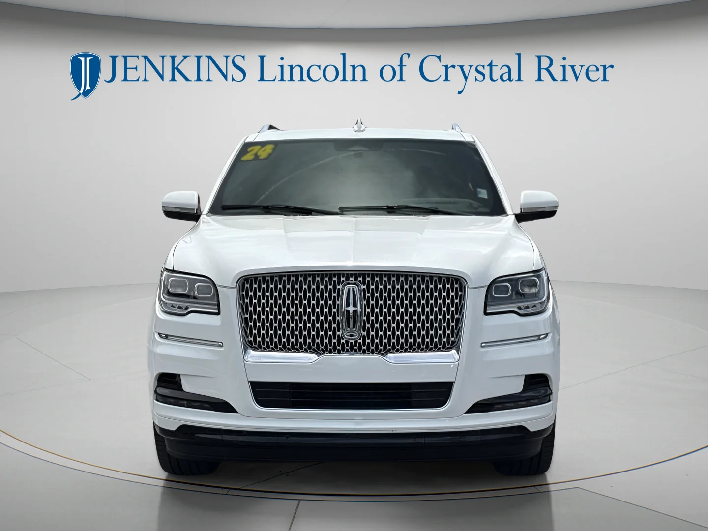 Used 2024 Pristine White Metallic Tri-Coat Lincoln Reserve image 13