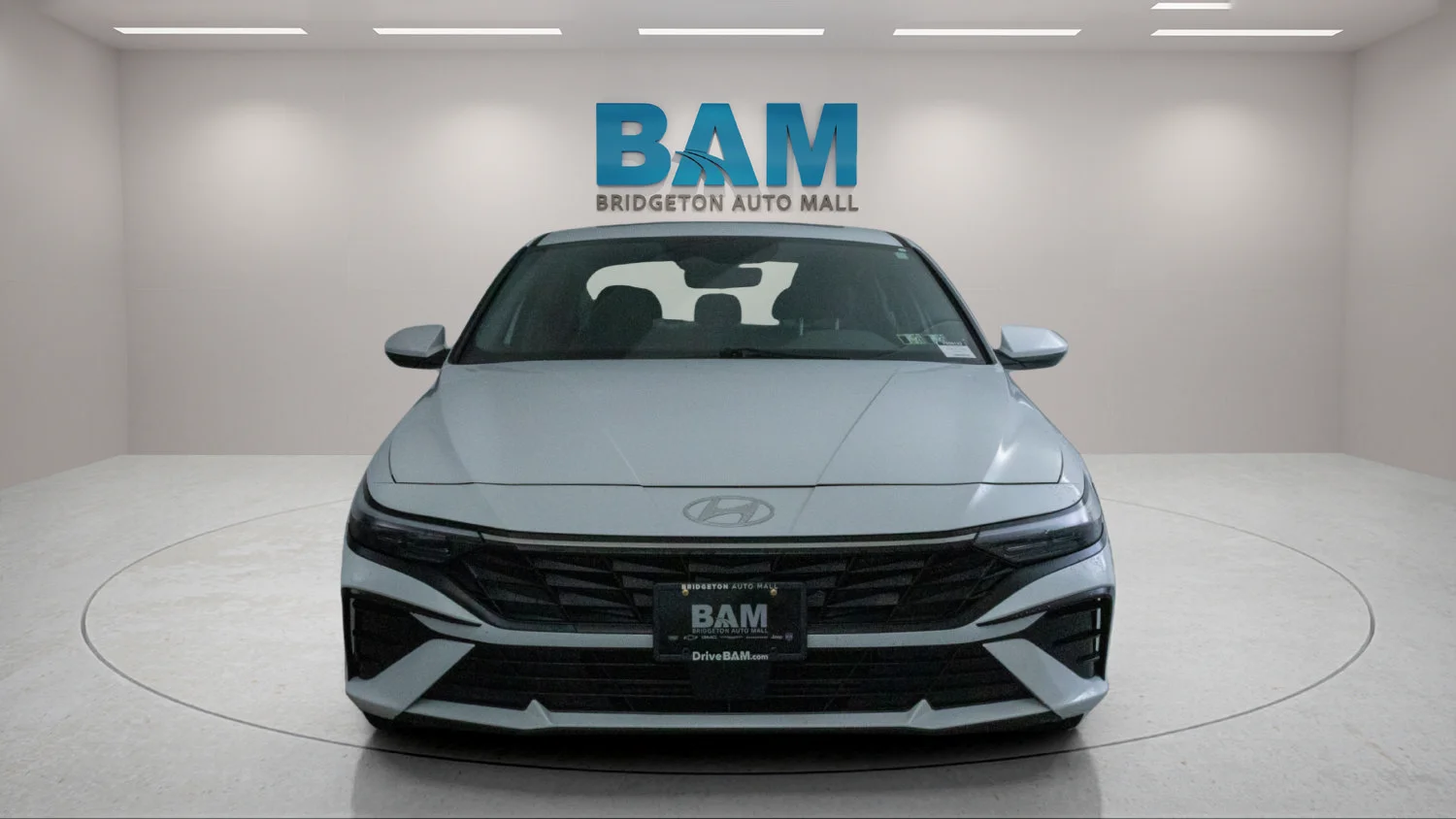 Used 2025 White Hyundai SEL Convenience image 2