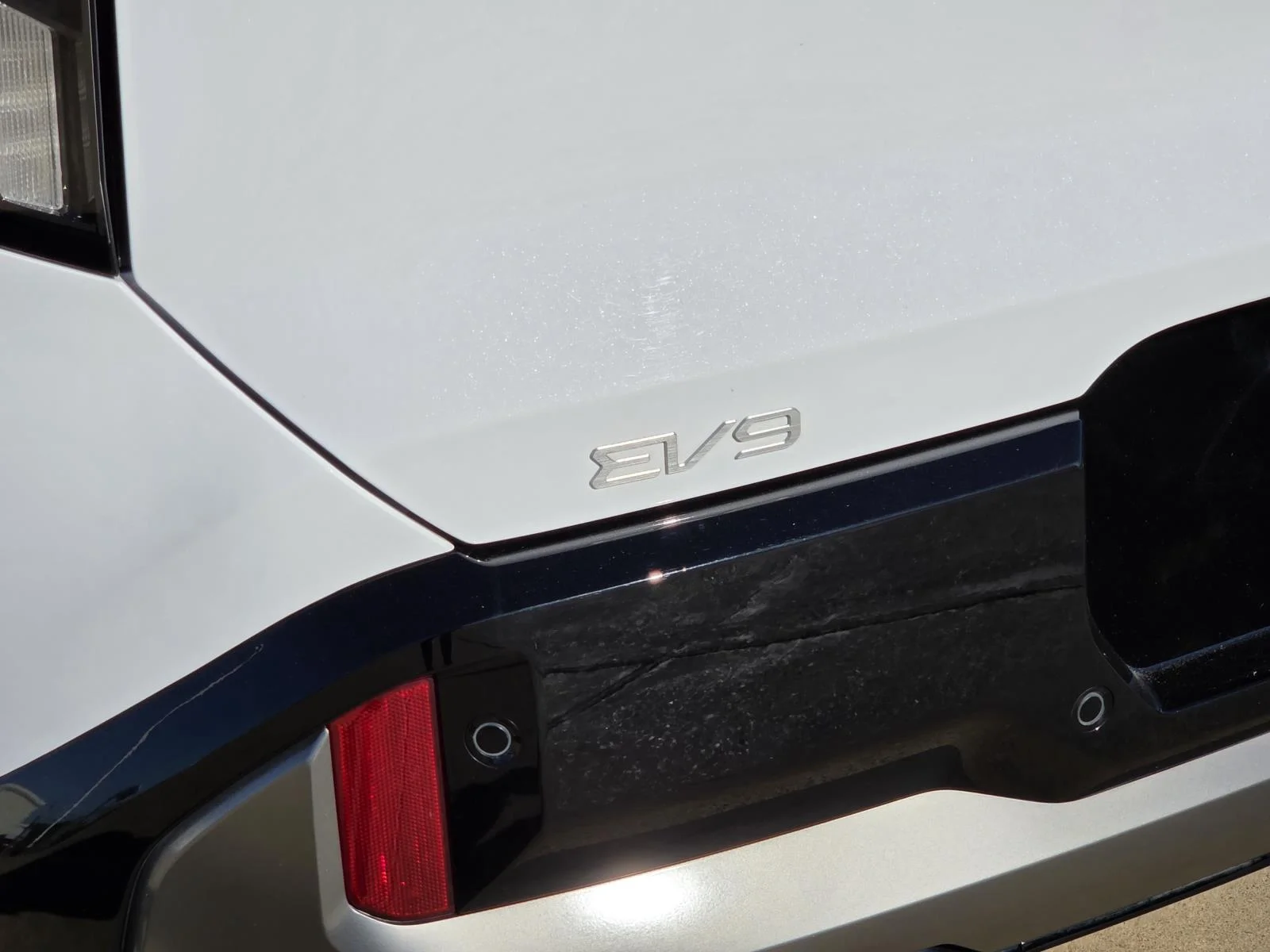 Used 2026 Glacial White Pearl/Ebony Black Roof Kia GT-Line image 8